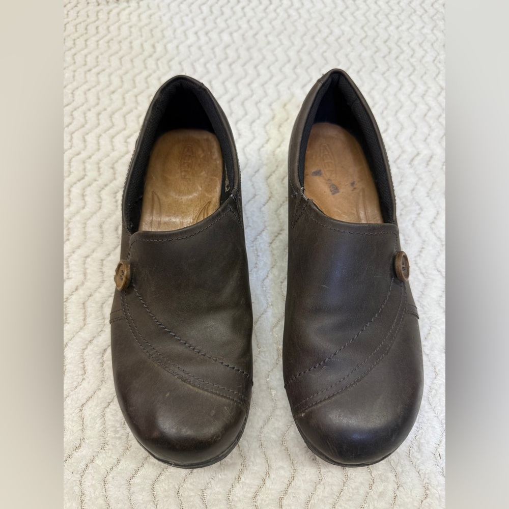 Keen Mora Taupe Leather Button Clogs Slip On Round Toe Comfort Shoes Sz 9